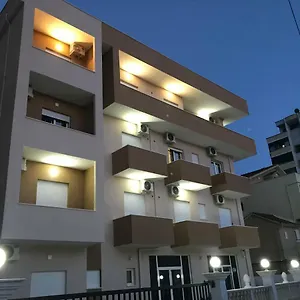  Hotel Dedej Albania